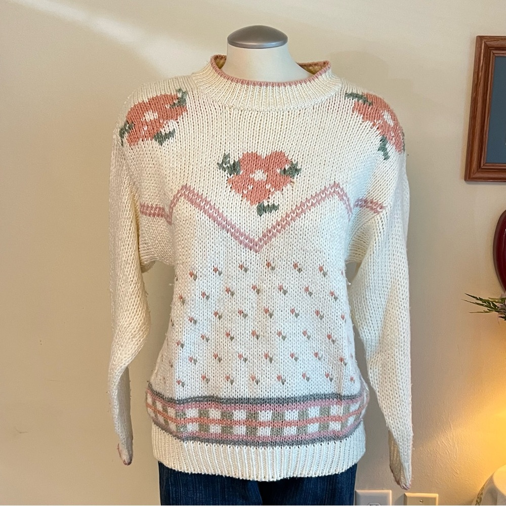 Vintage hand knit Cream and pink vintage floral sweater